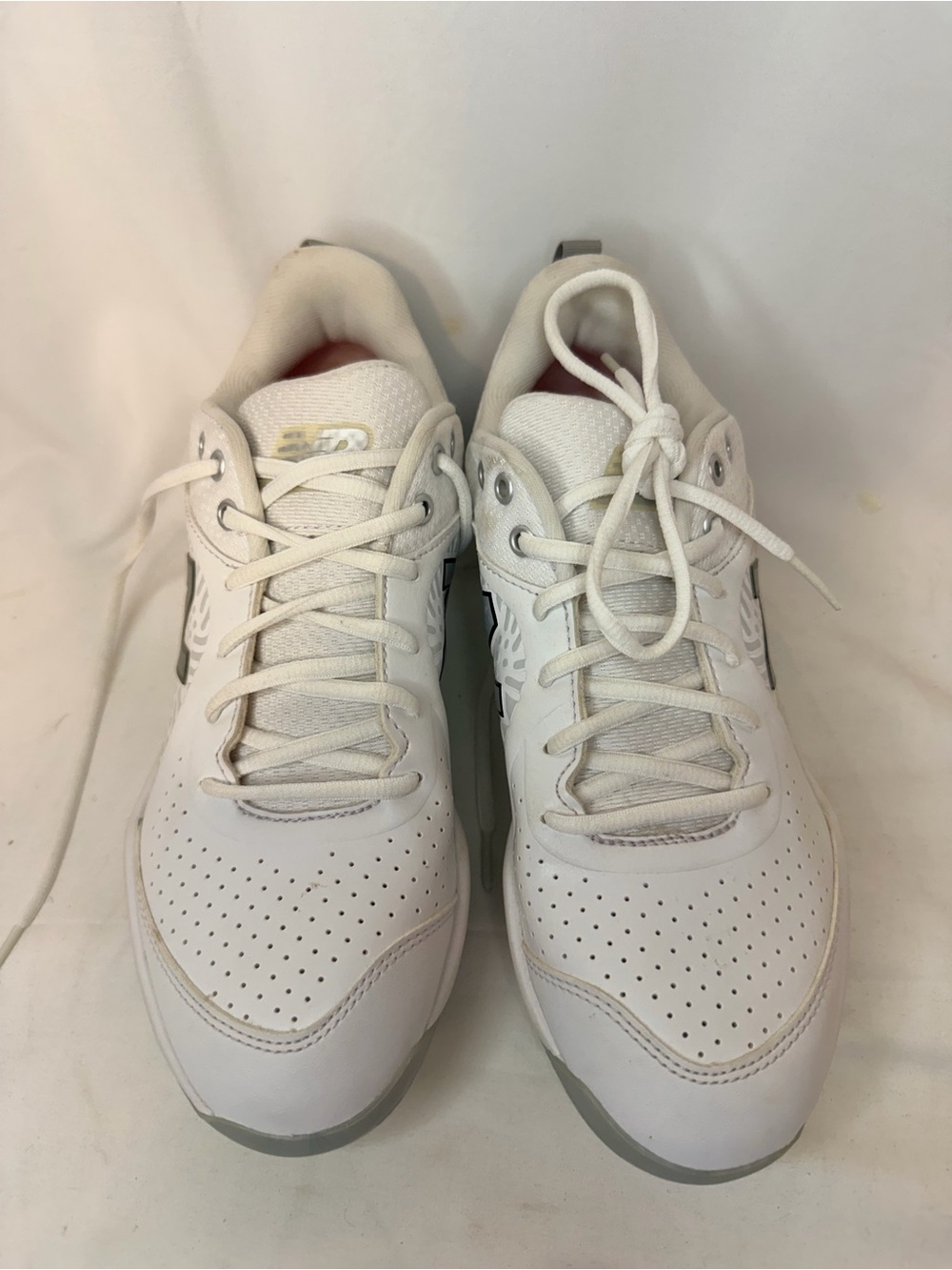 New Balance Women's Fresh Foam Velo V3 Metal Softball Shoe - White, 8.5